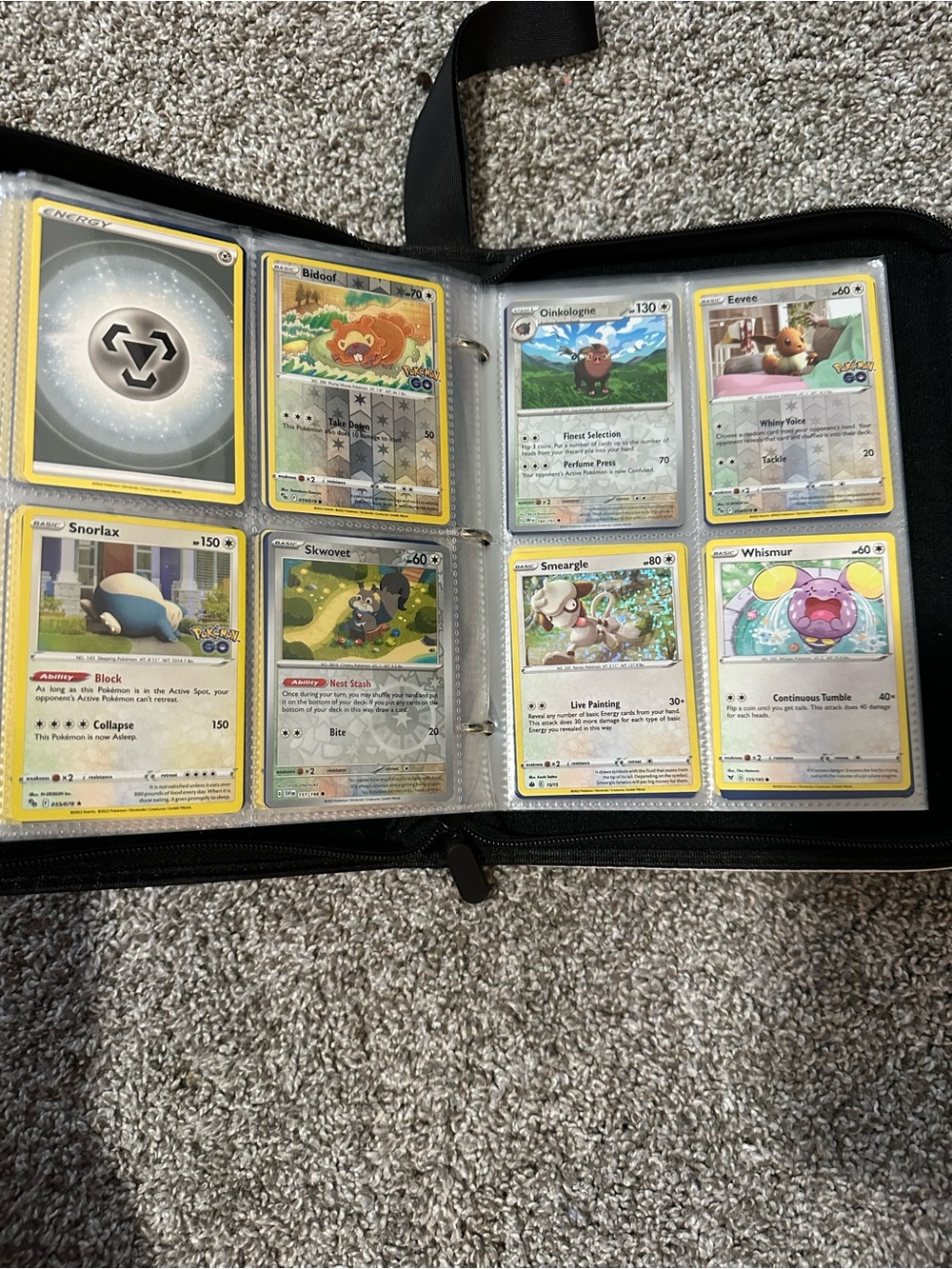Pokémon Binder Filled with 400+ Cards! - Picture 8 of 12